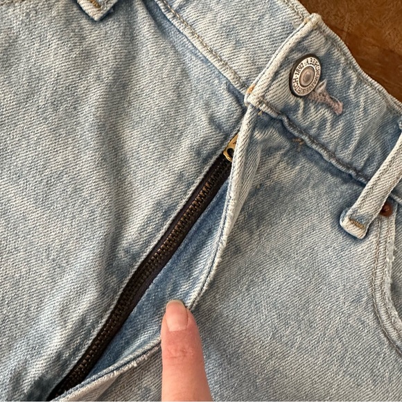 Abercrombie & Fitch high rise Mom Short Distressed Light Blue Denim 29/8 4” - Picture 6 of 8